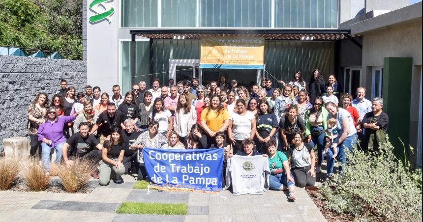 Intenso encuentro de cooperativas de trabajo con un guintildeo a Massa