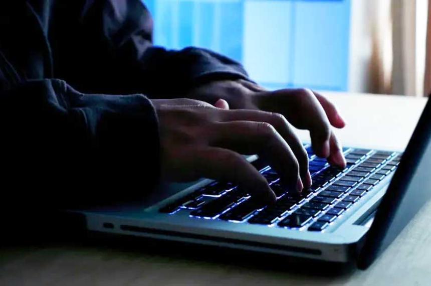 Coacutemo encontrar el nuacutemero de serie de una laptop y para queacute sirve