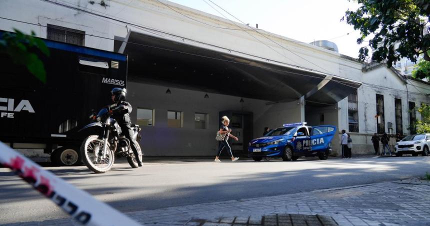 Rosario- sicarios buscaban un narco en un hospital y mataron a un policiacutea