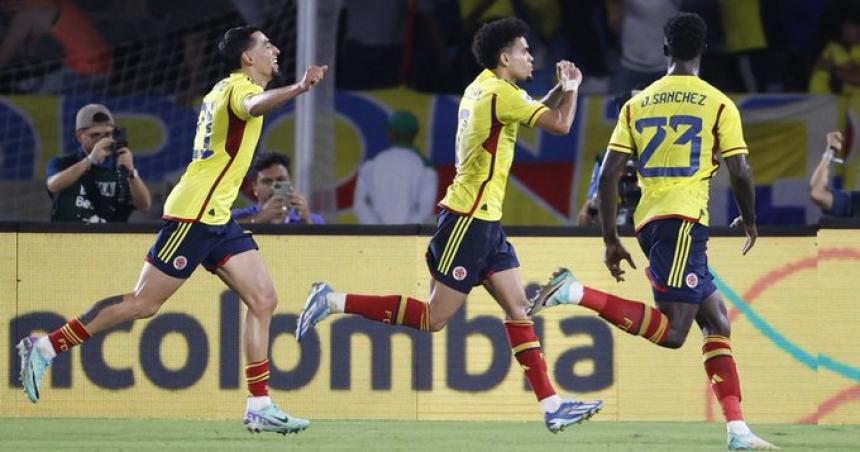 Con doblete de Luis Diacuteaz Colombia derrotoacute a Brasil 