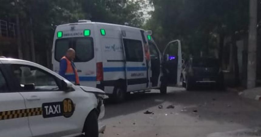 La chocoacute un taxi en el centro