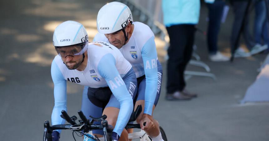 Argentina sumoacute dos oros en natacioacuten y otro en ciclismo