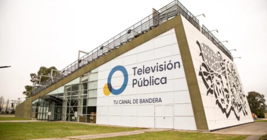 Milei anticipoacute que privatizaraacute la TV Puacuteblica Radio Nacional y la agencia Teacutelam