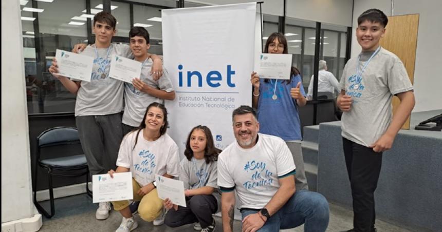 Estudiantes de la EPET Ndeg3 de Pico recibieron un premio nacional