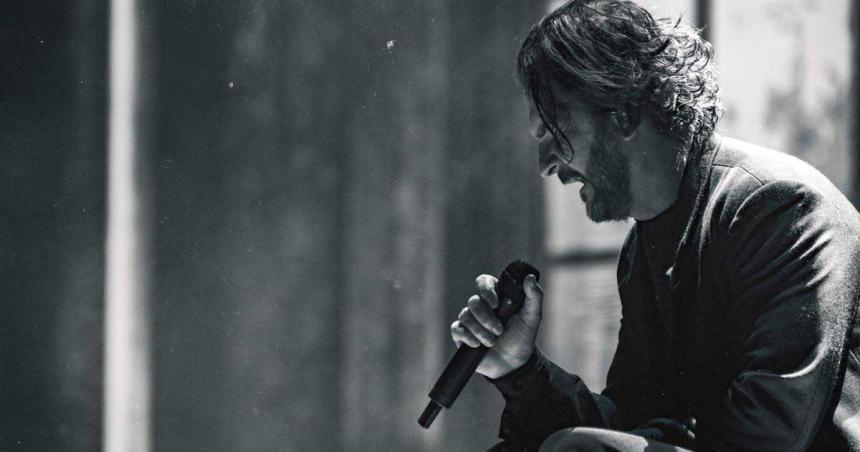Arjona cerraraacute su exitosa gira Blanco y negro en el estadio de Veacutelez