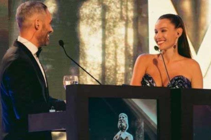 Martiacuten Fierro Latino 2023- Pampita y El Pollo Aacutelvarez conductores