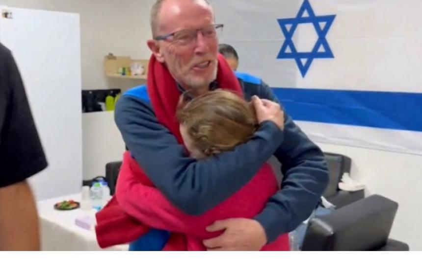 Hamaacutes entrega a otro grupo de rehenes israeliacutees y extranjeros
