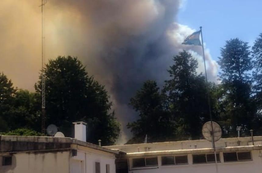 Tuvieron que evacuar una escuela por la amenaza del fuego