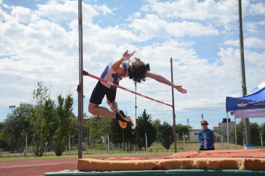 Podios locales en atletismo y natacioacuten
