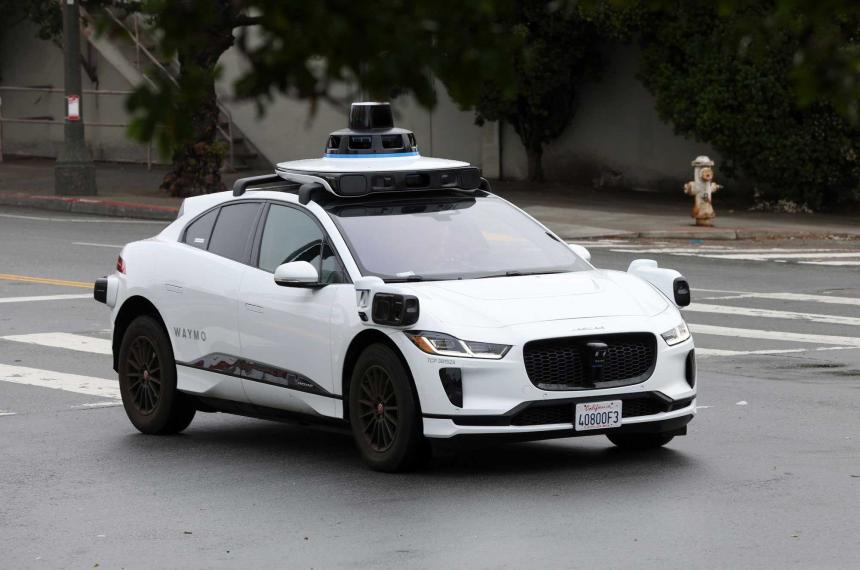 Asiacute se vive un viaje en Waymo el vehiacuteculo autoacutenomo de Google