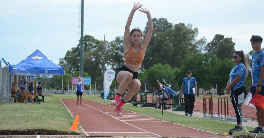 Podios locales en atletismo y natacioacuten