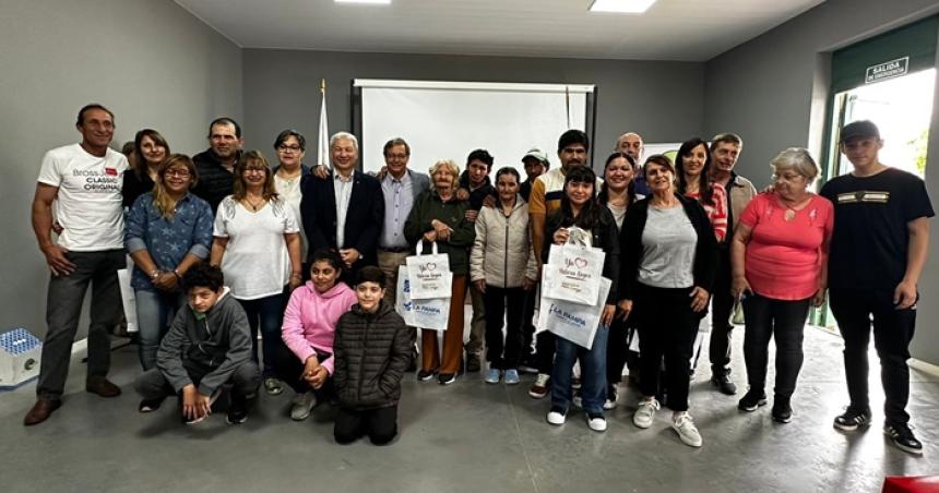 Entregaron seis viviendas para familias de Hilario Lagos