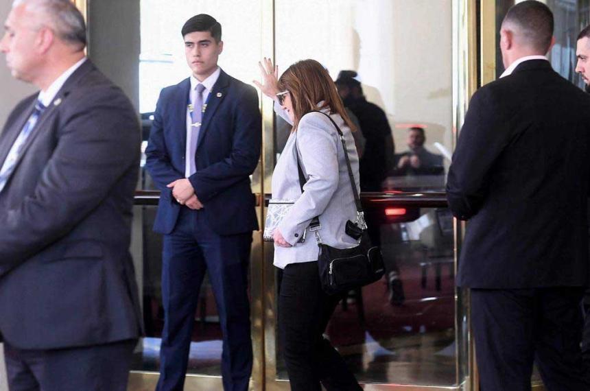 En medio de versiones sobre su designacioacuten Bullrich se reunioacute con Javier Milei