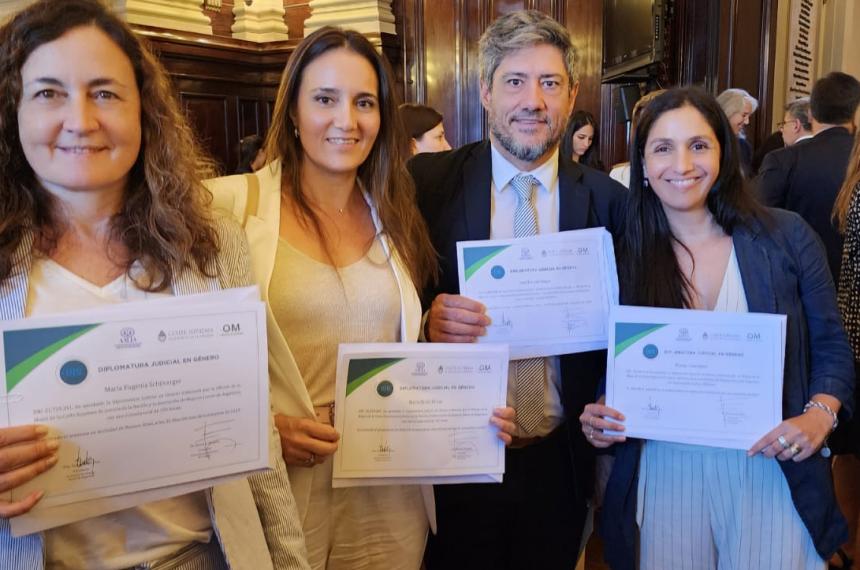 Seis funcionarios judiciales con diplomatura en geacutenero