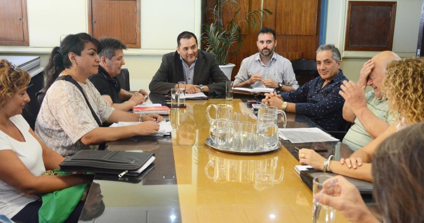 Paritaria estatal- habraacute aumento aguinaldo y bono de fin de antildeo