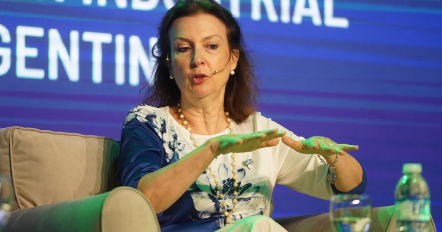 Mondino a industriales por la crisis energeacutetica- compren generadores