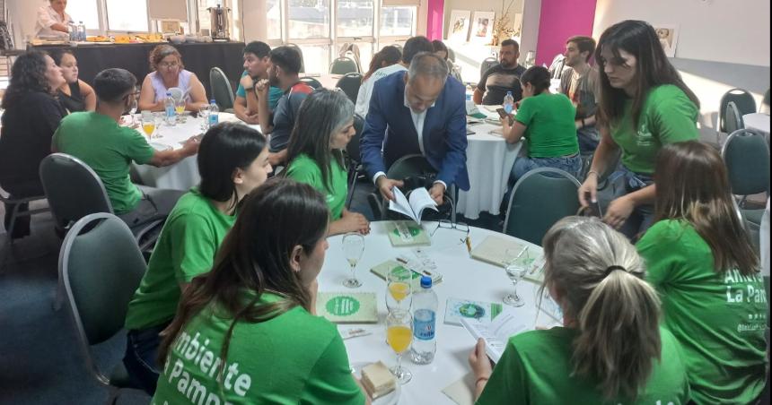 Promueven la formacioacuten de educadores ambientales