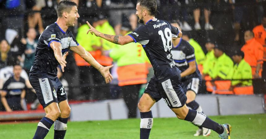 Gimnasia le ganoacute 1-0 a Coloacuten que perdioacute la categoriacutea