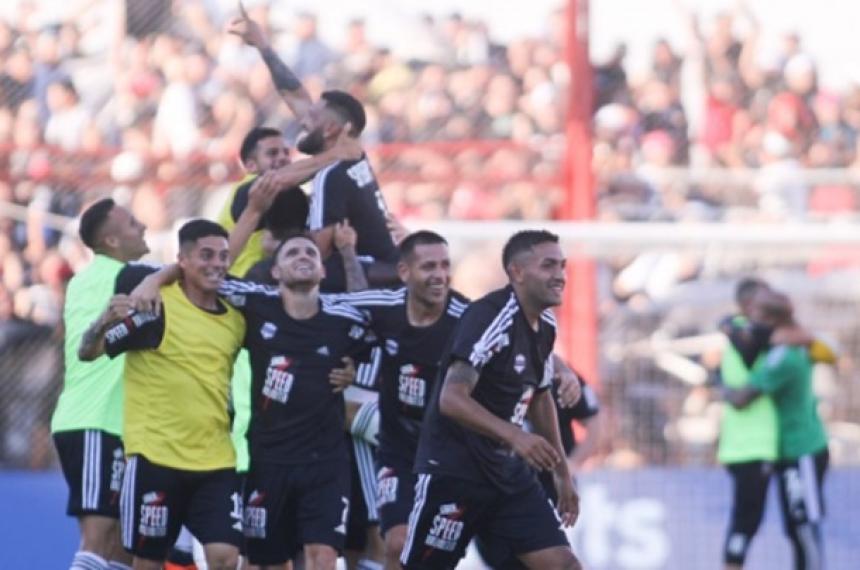 Ascendioacute Riestra y jugaraacute por primera vez en su historia en Primera Divisioacuten