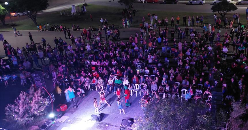 Baile de fin de antildeo con la Banda