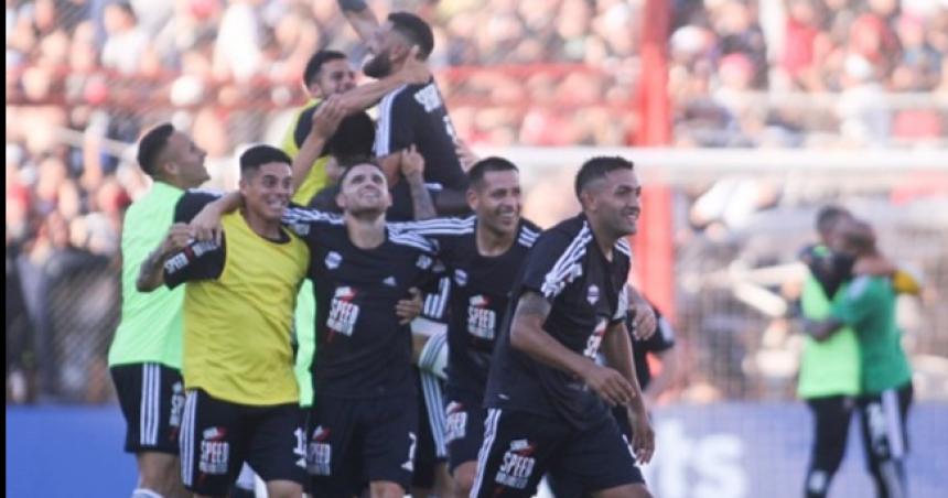 Ascendioacute Riestra y jugaraacute por primera vez en su historia en Primera Divisioacuten