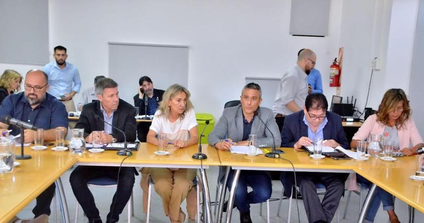 Dictamen para la Ley de Ministerios y para Schmidt como fiscala