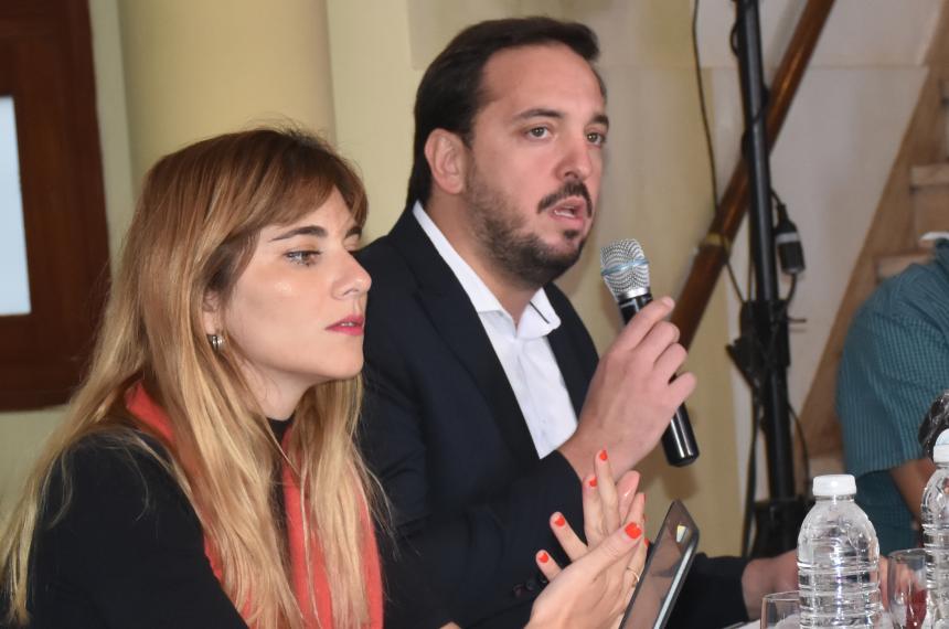 Di Naacutepoli dio a conocer su nuevo gabinete municipal