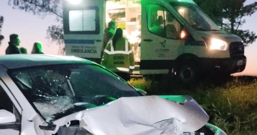 Conductor alcoholizado chocoacute de atraacutes a una camioneta en la Ruta 5