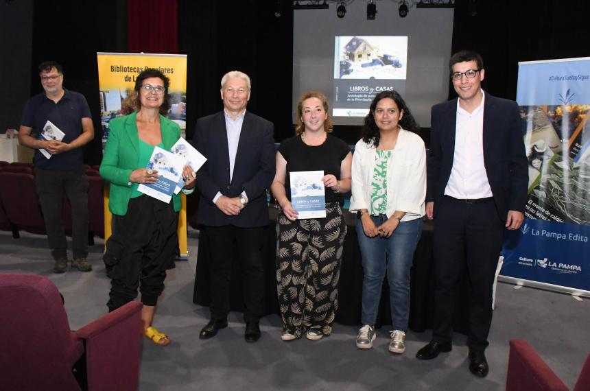 Presentaron antologiacutea de autores pampeanos del Programa Libros y Casas