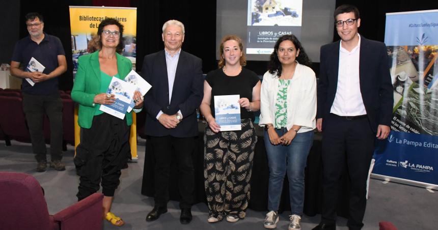 Presentaron antologiacutea de autores pampeanos del Programa Libros y Casas