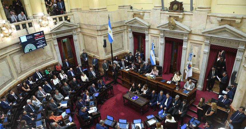 Sin definir autoridades juraron los nuevos senadores y se renovoacute un tercio de la Caacutemara Alta