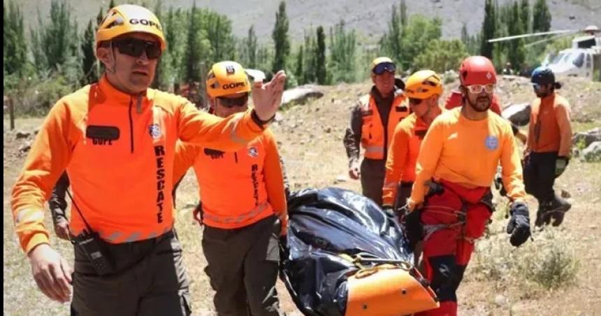 La provincia enviacutea un avioacuten para repatriar los cuerpos de Rauacutel Espir y Sergio Berardo