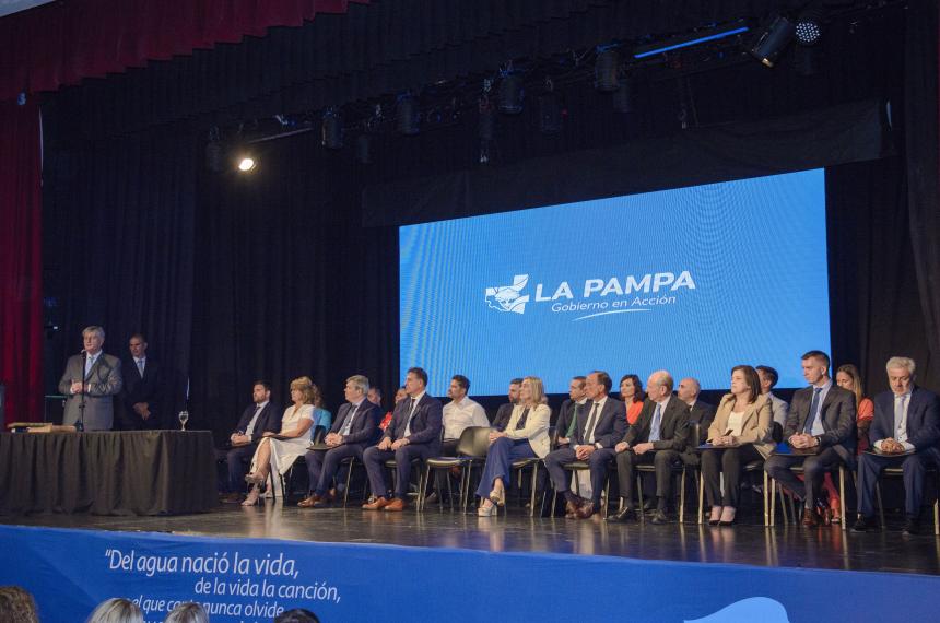 Jura de ministros y secretarios- Ziliotto pidioacute humildad empatiacutea y compromiso