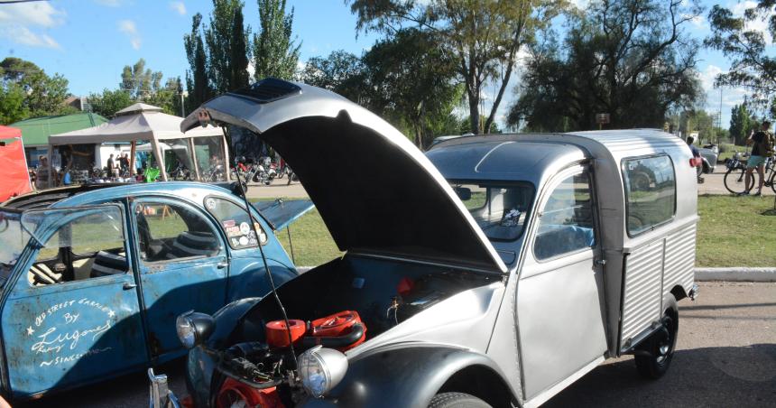 Atractiva muestra de autos claacutesicos en la Laguna