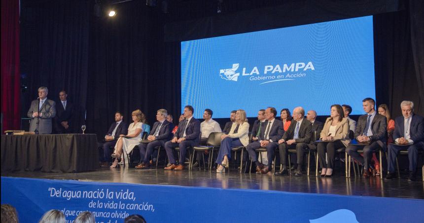 Jura de ministros y secretarios- Ziliotto pidioacute humildad empatiacutea y compromiso