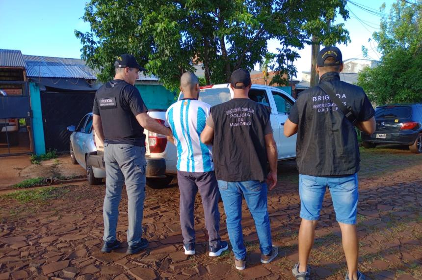 Dos detenidos por cuentos del tiacuteo entre ellos un policiacutea