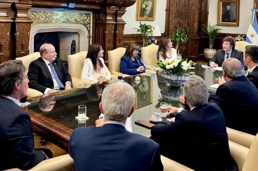 Milei encabezoacute la primera reunioacuten de gabinete de su Gobierno