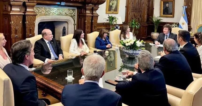 Milei encabezoacute la primera reunioacuten de gabinete de su Gobierno