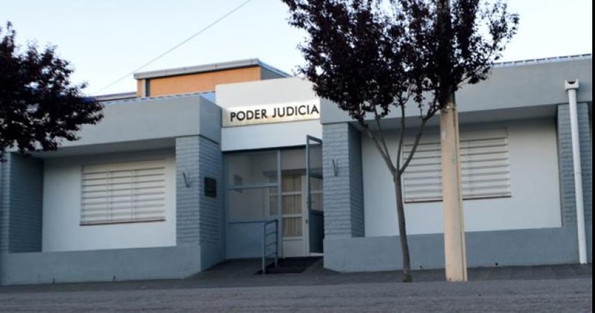 Allanan un domicilio en Victorica por tenencia de material sexual de menores