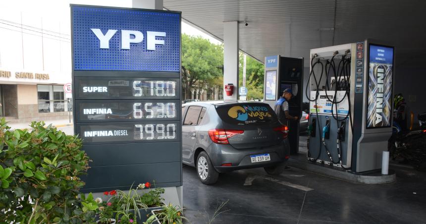 Se formalizoacute el aumento de los combustibles- 518 pesos la Suacuteper
