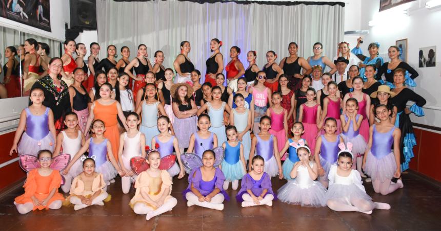 Cierre anual de la Escuela de Danzas de Andrea Santamarina