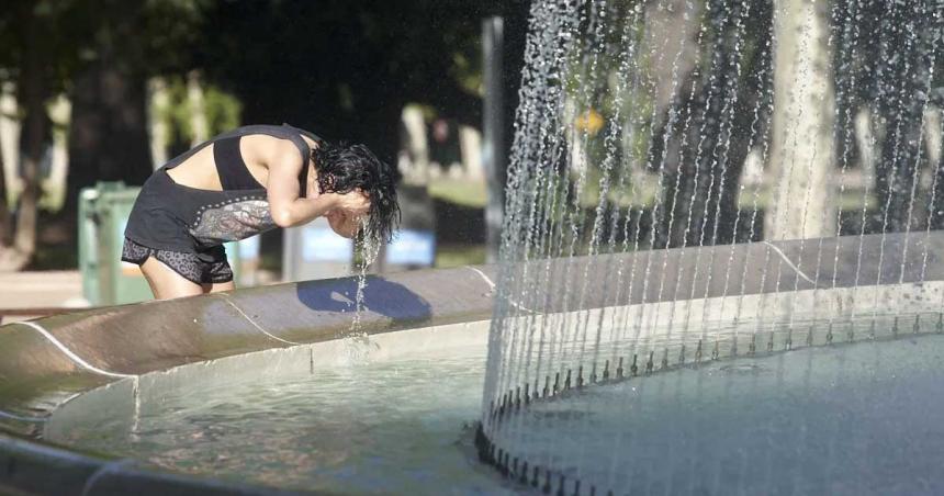 El Gobierno de Mendoza aplica multas por bantildearse en cauces ante la ola de calor