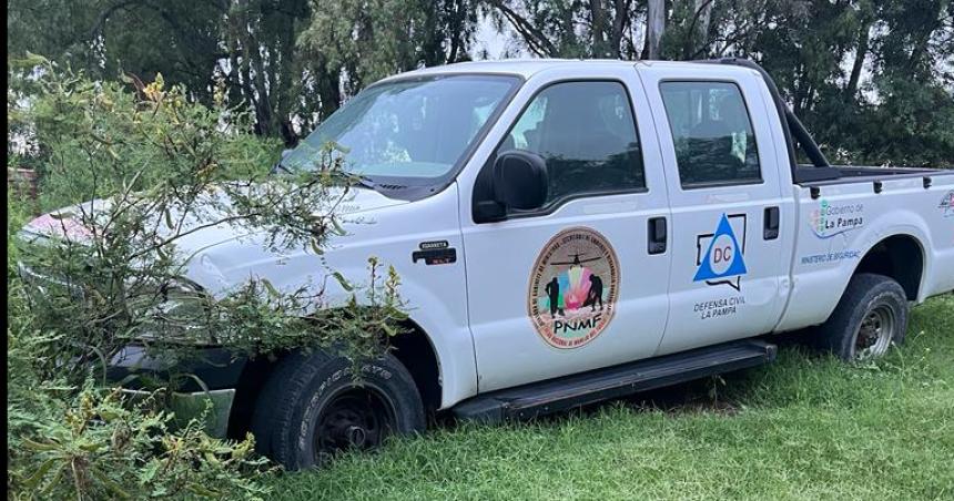 Una camioneta de Defensa Civil abandonada hace dos antildeos