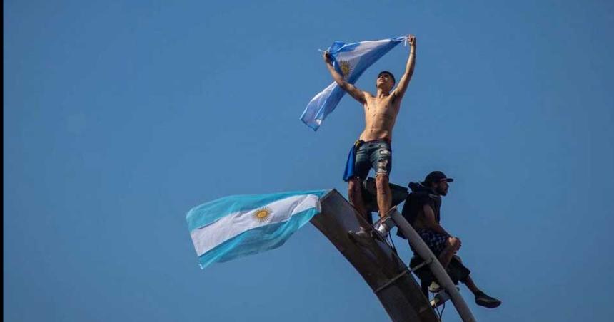 Muchachos la peliacutecula de la gente es la produccioacuten argentina maacutes vista del antildeo