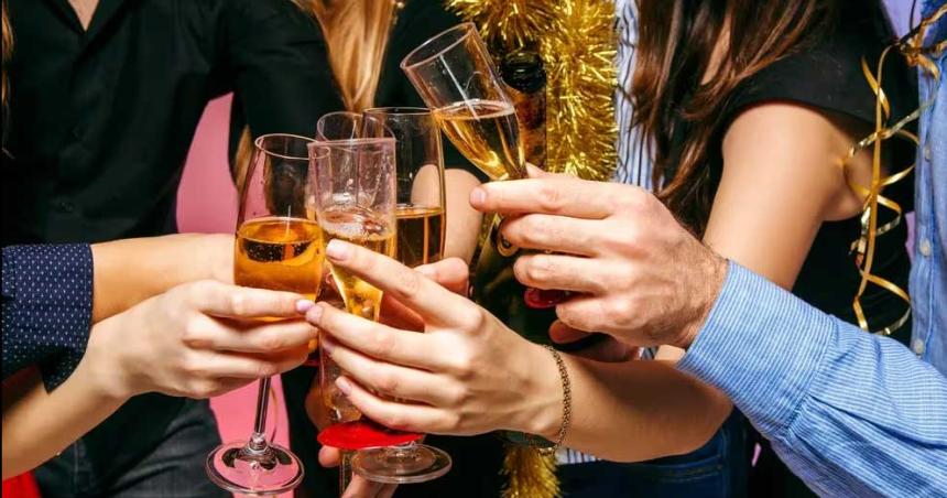 Alimentos y alcohol- guiacutea para un consumo responsable durante las fiestas