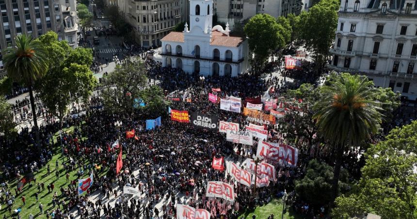 Abajo la motosierra el documento del Polo Obrero en Plaza de Mayo