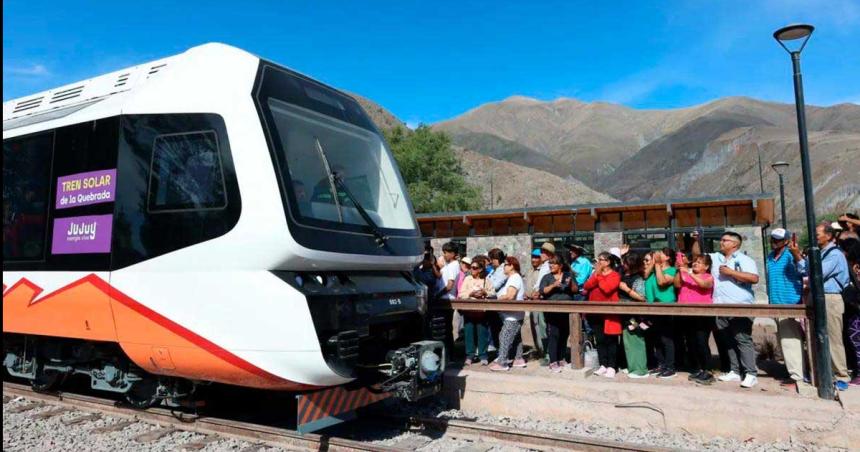 Jujuy inaugura su tren turiacutestico solar que recorreraacute la Quebrada de Humahuaca