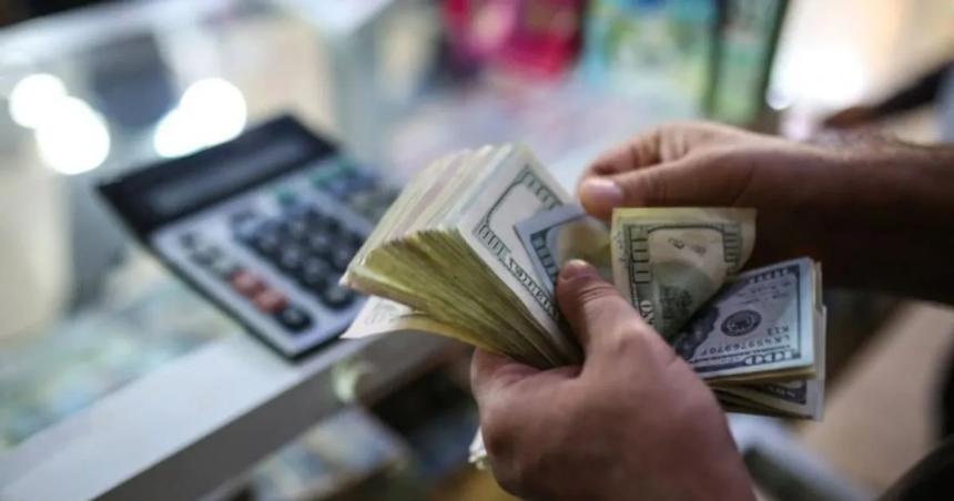 Milei dijo que no es ilegal comprar en doacutelares en cuevas