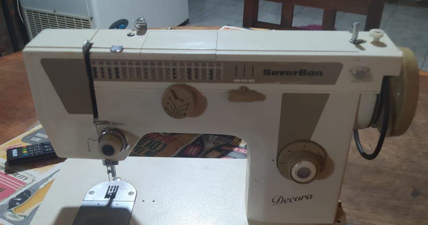 Una modista de Castex pide ayuda para reparar su maacutequina de coser