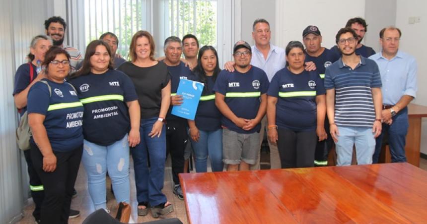 Entregaron matriacuteculas a dos cooperativas de trabajo piquenses